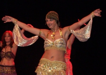 Photos de la 1er edition du Festival de Danses Orientales en 2006 Festival De Danses Orientales En 2006 Organisé Par Le Centre Culturel Arabe De Liège 46